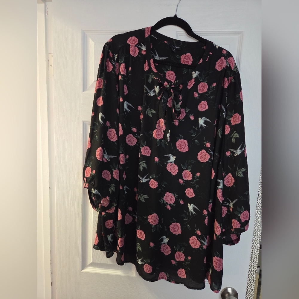 Torrid Black Floral Tie-Neck Blouse